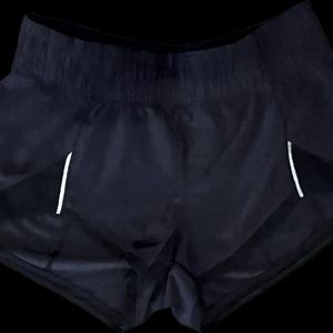 Lululemon Hotty Hot 2.5 Shorts Size 4